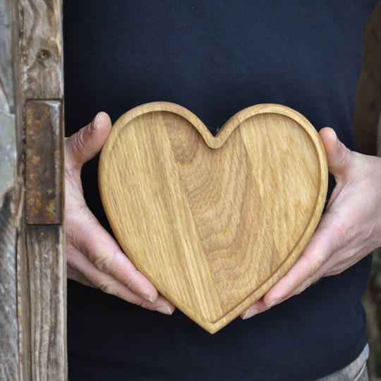 Тарелка - поднос деревянная 'Сердце'
