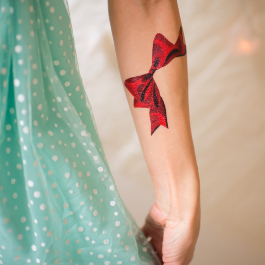 Татуировка переводная Sasha Unisex 'Red Bow'