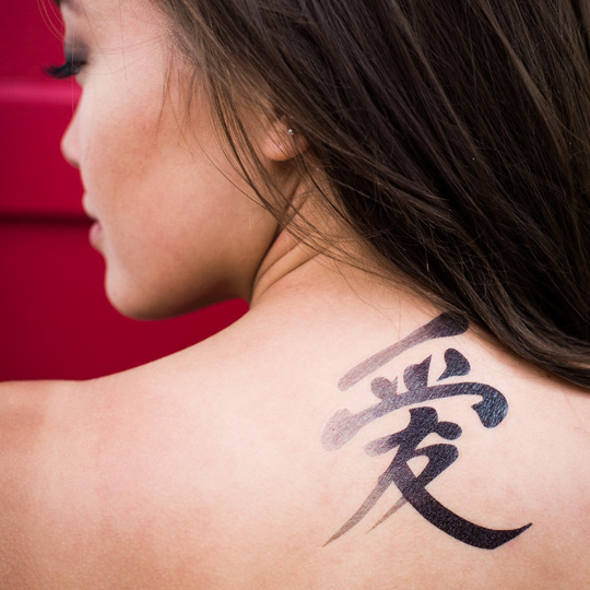 Татуировка переводная Sasha Unisex 'Love'