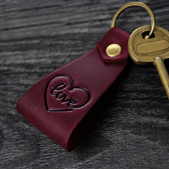 Брелок для ключей кожаный 'Loving heart'  / Burgundy