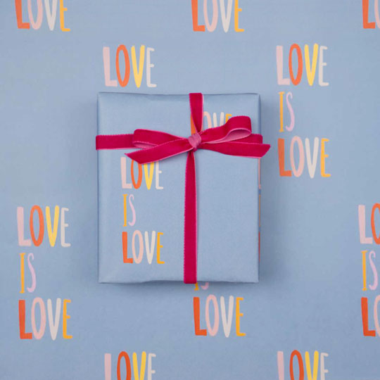 Бумага упаковочная 'Love is Love'