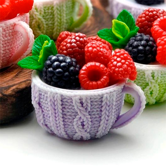 Мыло ручной работы 'Чашка с ягодками'