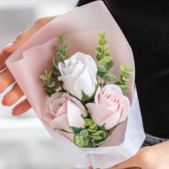 Букет из мыльных цветов 'Beautiful Rose', 3 цветка  / Белый и розовый